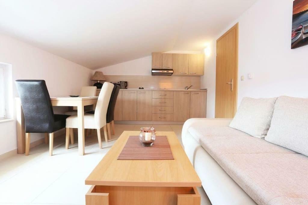 Apartmani Lili Sukošan المظهر الخارجي الصورة