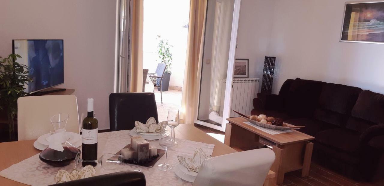 Apartmani Lili Sukošan المظهر الخارجي الصورة