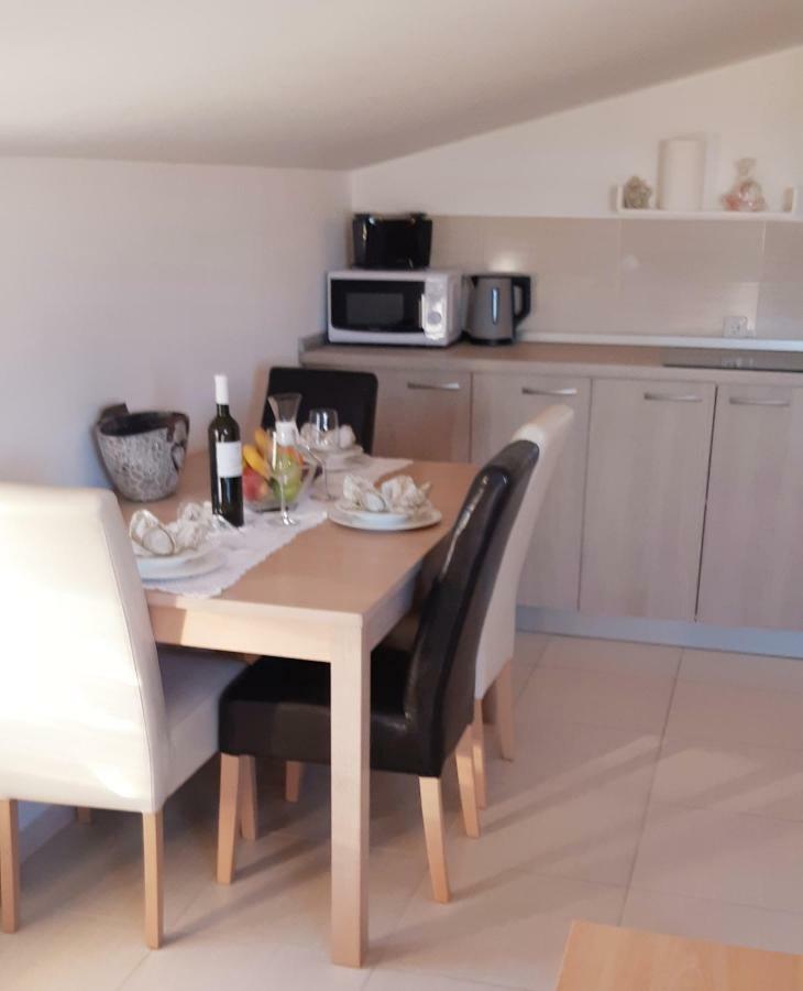 Apartmani Lili Sukošan المظهر الخارجي الصورة