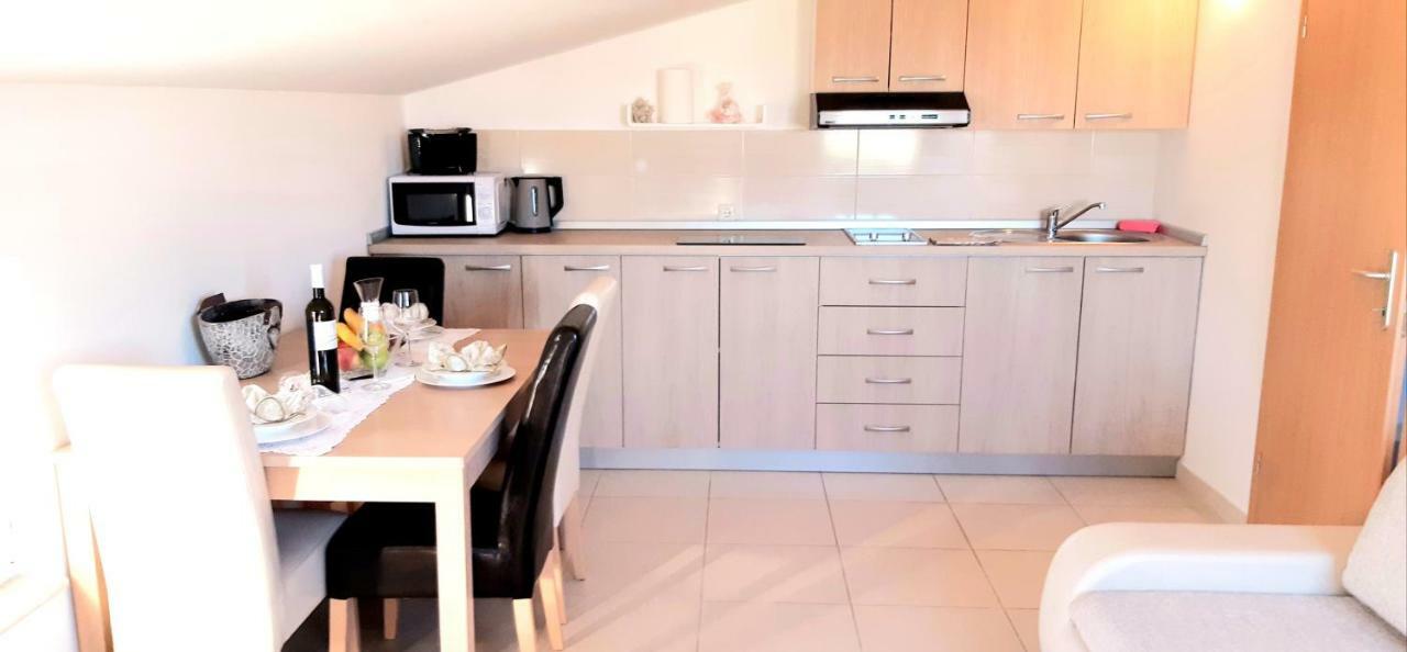 Apartmani Lili Sukošan المظهر الخارجي الصورة